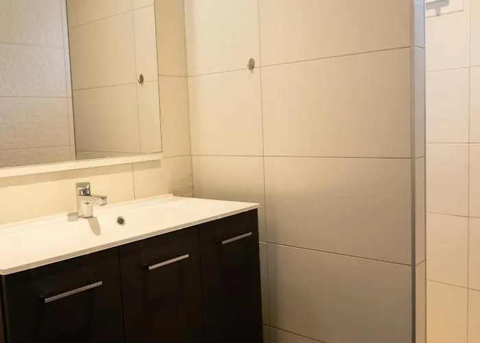 Simon - Latre Location * 卢德